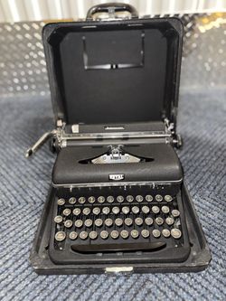 Black Typewriter 