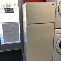 Hotpoint 17 Cu Ft Top And Bottom Fridge. 1 year Warranty 