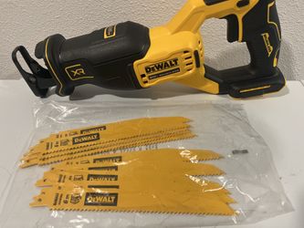Dewalt XR sawzall (tool only ) sin pila