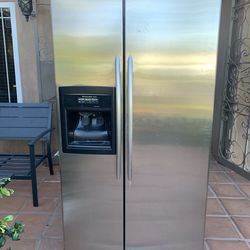 Refrigerator side by side kitchen aid