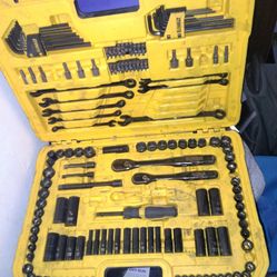 184piece Polished DeWalt Wrench Set 