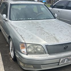 2000 Lexus LS 400