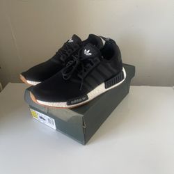 New never used or tried on!   Mens size  10  No trades 