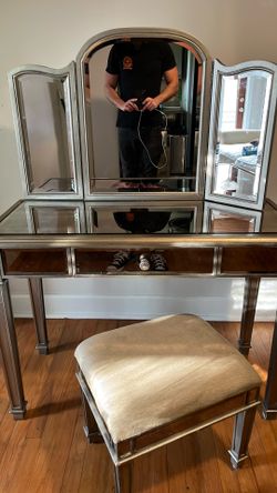 Mirrored vanity