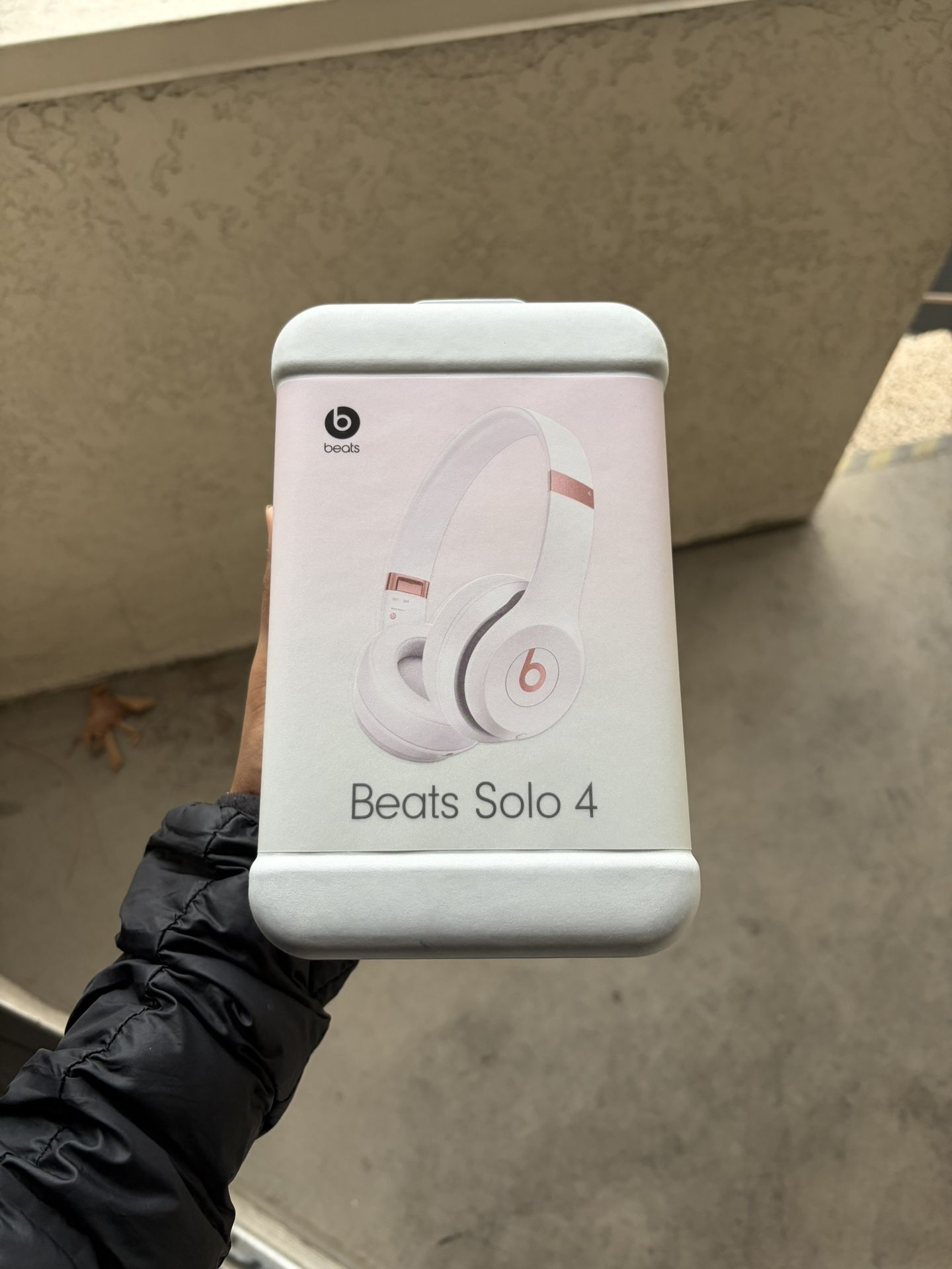 Pink Beats Solo 4 Headphones (BRAND NEW)