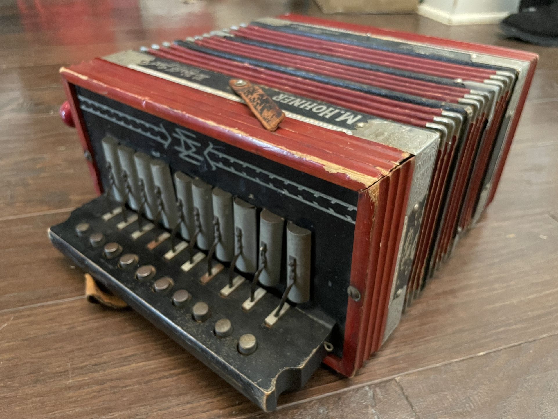 ANTIQUE 1926 Grand Prix Philadelphia M Hohner Accordion Steel Bronze Reeds