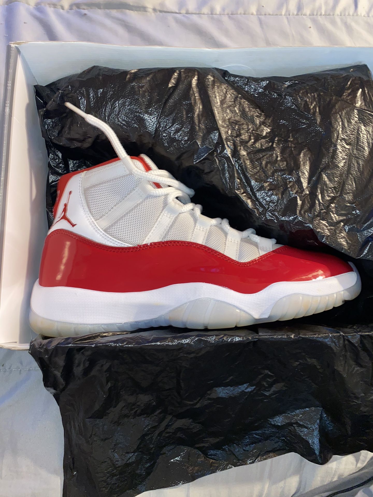 Jordan 11 Cherry Size 9