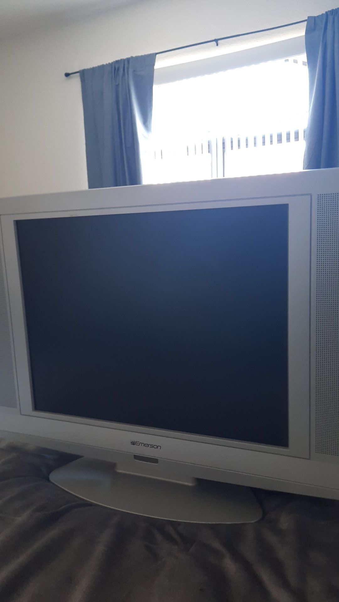 Emerson flat-screen tv