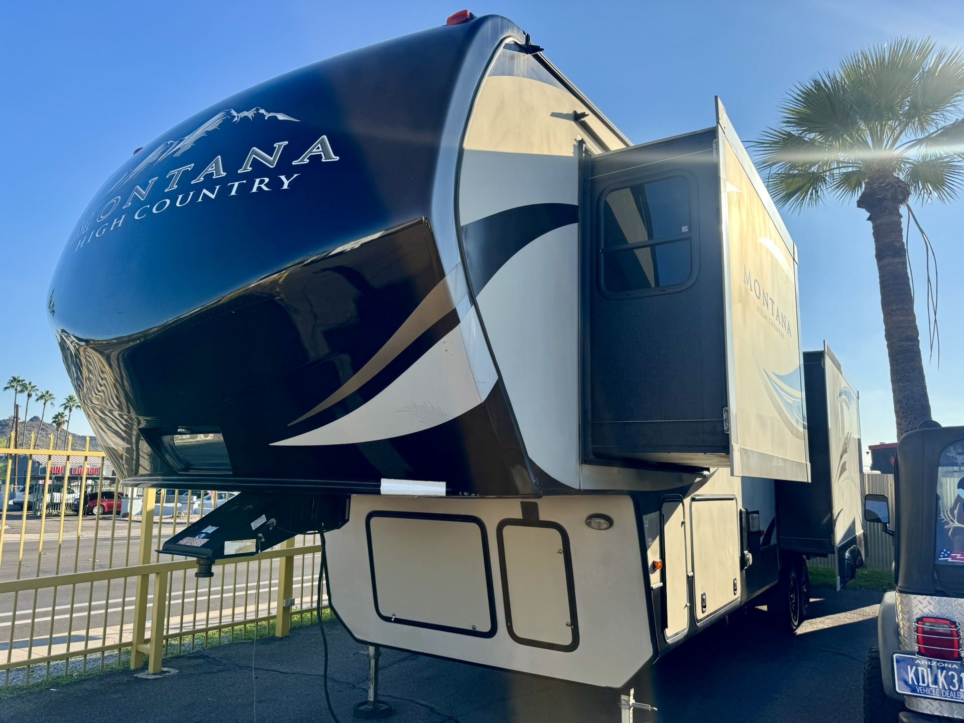 2016 Montana high country 353RL 36ft 5th wheel with 3 large slide outs