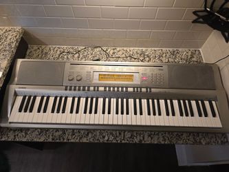 Casio WK-200 76-Key Touch Sensitive Keyboard / Workstation