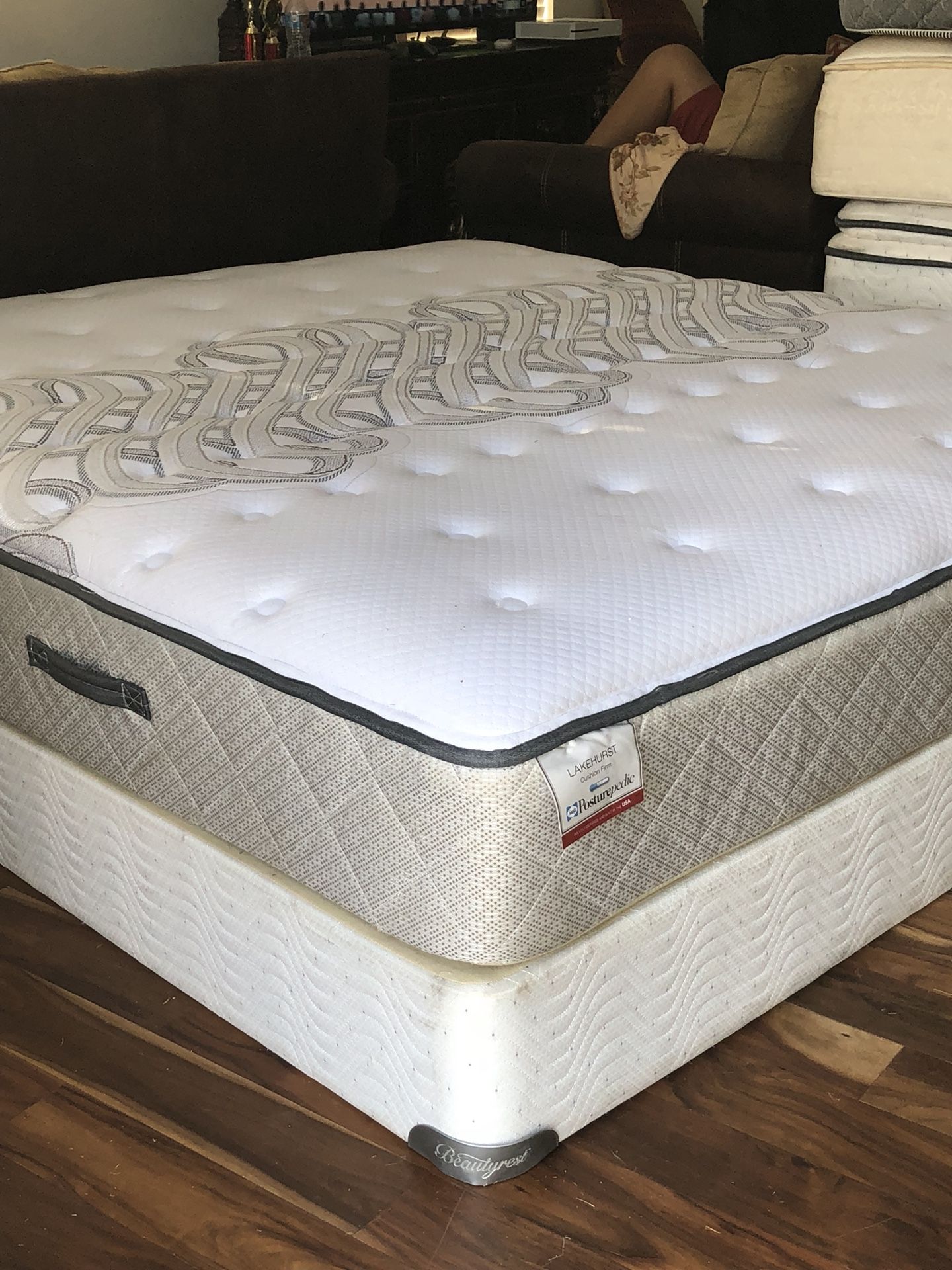 USED SEALY POSTUREPEDIC KING SIZE MATTRESS AND BOX SPRING