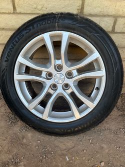 Chevy Camaro tire and rim