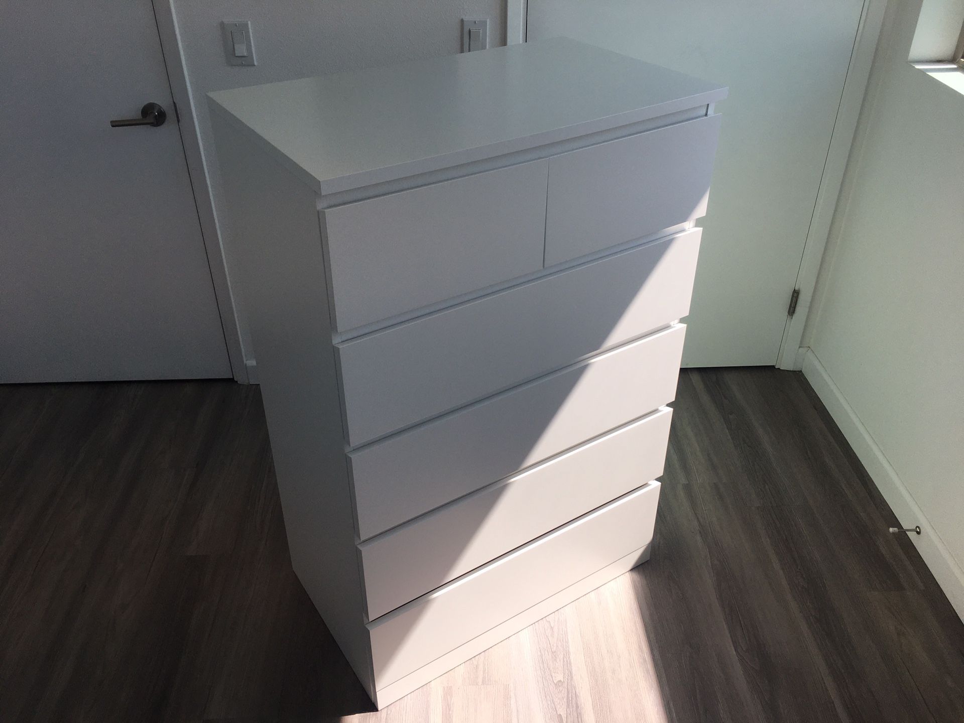 IKEA Dresser MALM White 6-drawer chest