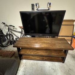TV Stand In Excellent Condition - Come And Get It!