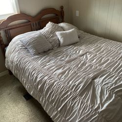 Queen Bed , Nice Comfy Clean Mattress , Dresser Mirror 