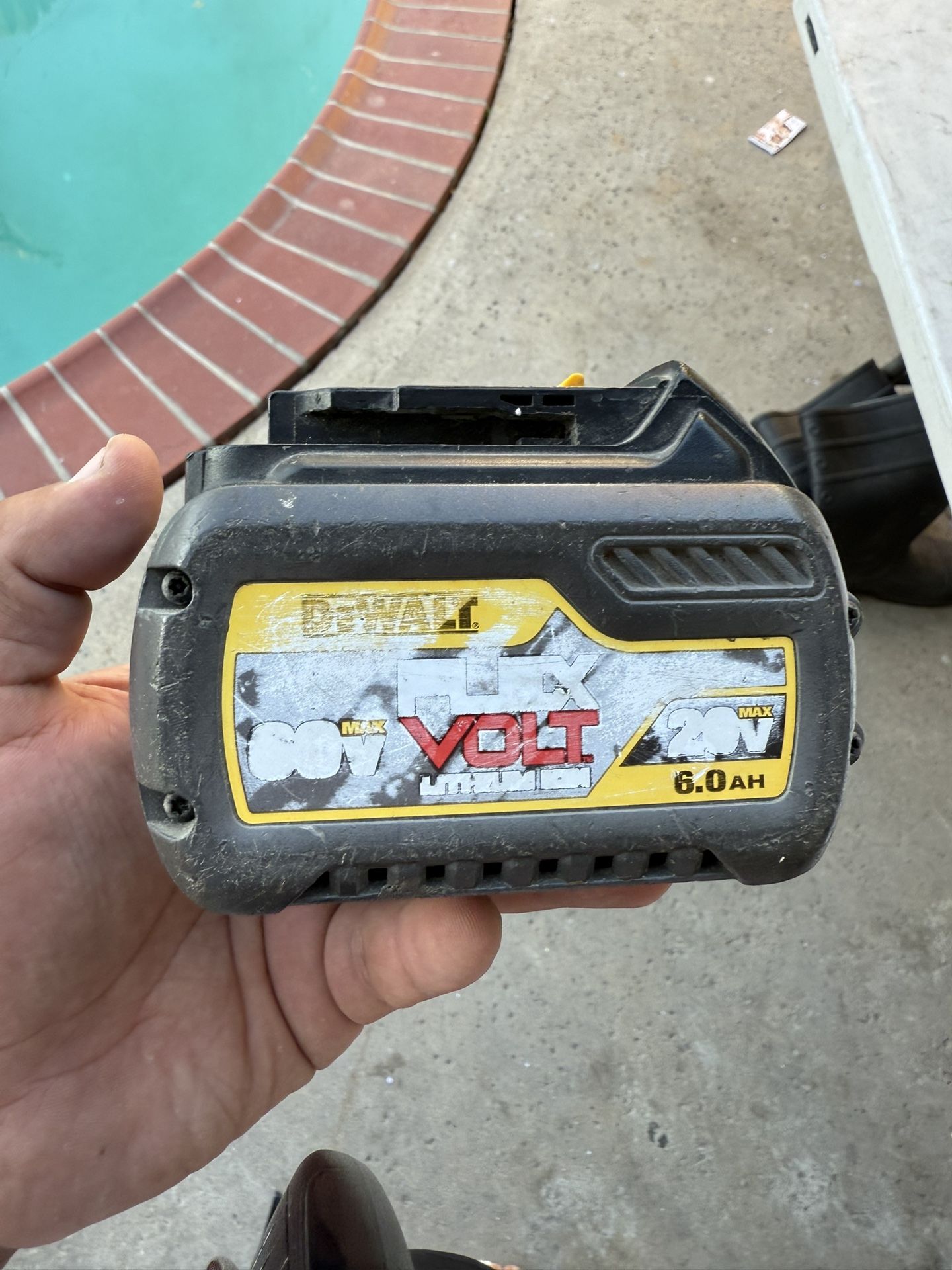 Dewalt 60 Volt Battery FOR PARTS PARA PARTES