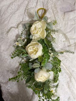 Ivory Aisle Decor
