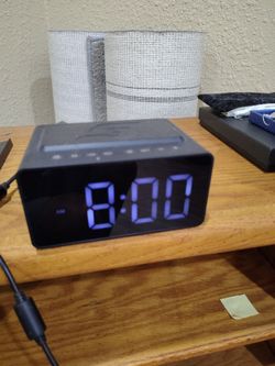 Snap-On Clock w/ Top Charge for phone