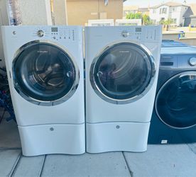 Electrolux washer and dryer with pedestals