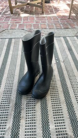Servus trench boots size 10 men’s