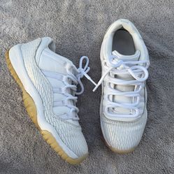 Jordan 11 Retro Low Heiress Pure Platinum Size 7Y (GS)