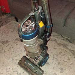EUREKA UPRIGHT VACUUM 