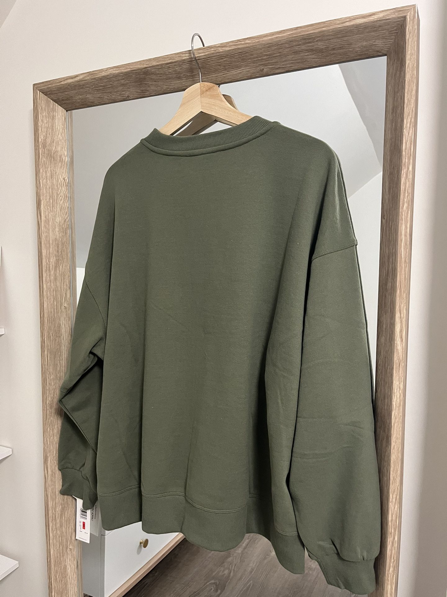 Calvin Klein Men’s Fleece Lightweight Loose Fit Sleeve Sweatshirt Size XS