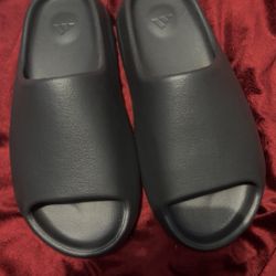 yeezy slides 