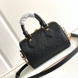 Ladies' classic handbag