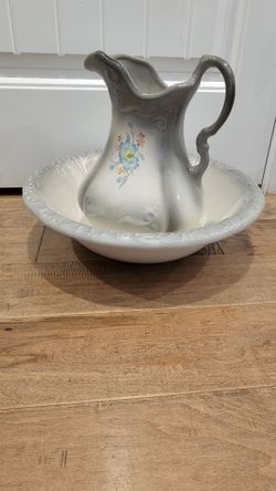 Vintage 2-Piece Ceramic Pitcher & Wash Basin Set - Country Cottage Style