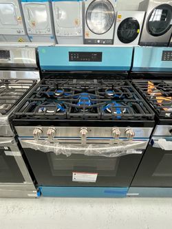 New Frigidaire 30” - Air Fry Range Gas