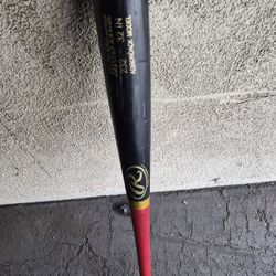 Rawlings "BIG STICK" 32 INCH PRO STYLE BAT ( SEE PICS) LOCATED IN GLENDORA.  SEE MY PAGE FOR OTHER BASEBALL EQUIPMENT CP 