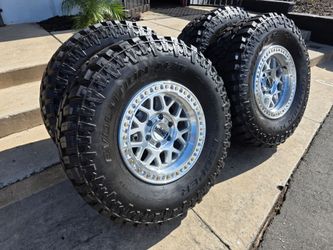 17" KMC w/ 35x12.50R17  COOPER Tires