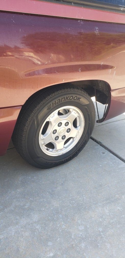 02 chevy silverado 16 inch 6 lug rims the tires are no good $100