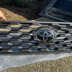 16-21 Toyota TacomaTRD  GRILLE