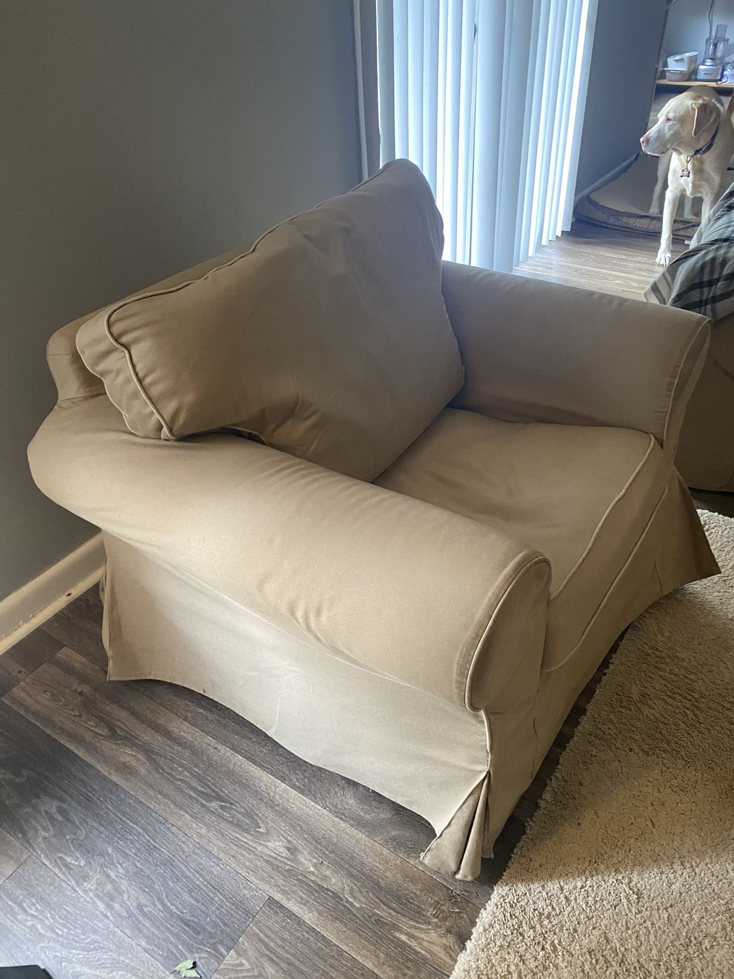 Comfortable Club Chair And Recliner With Leg Lift