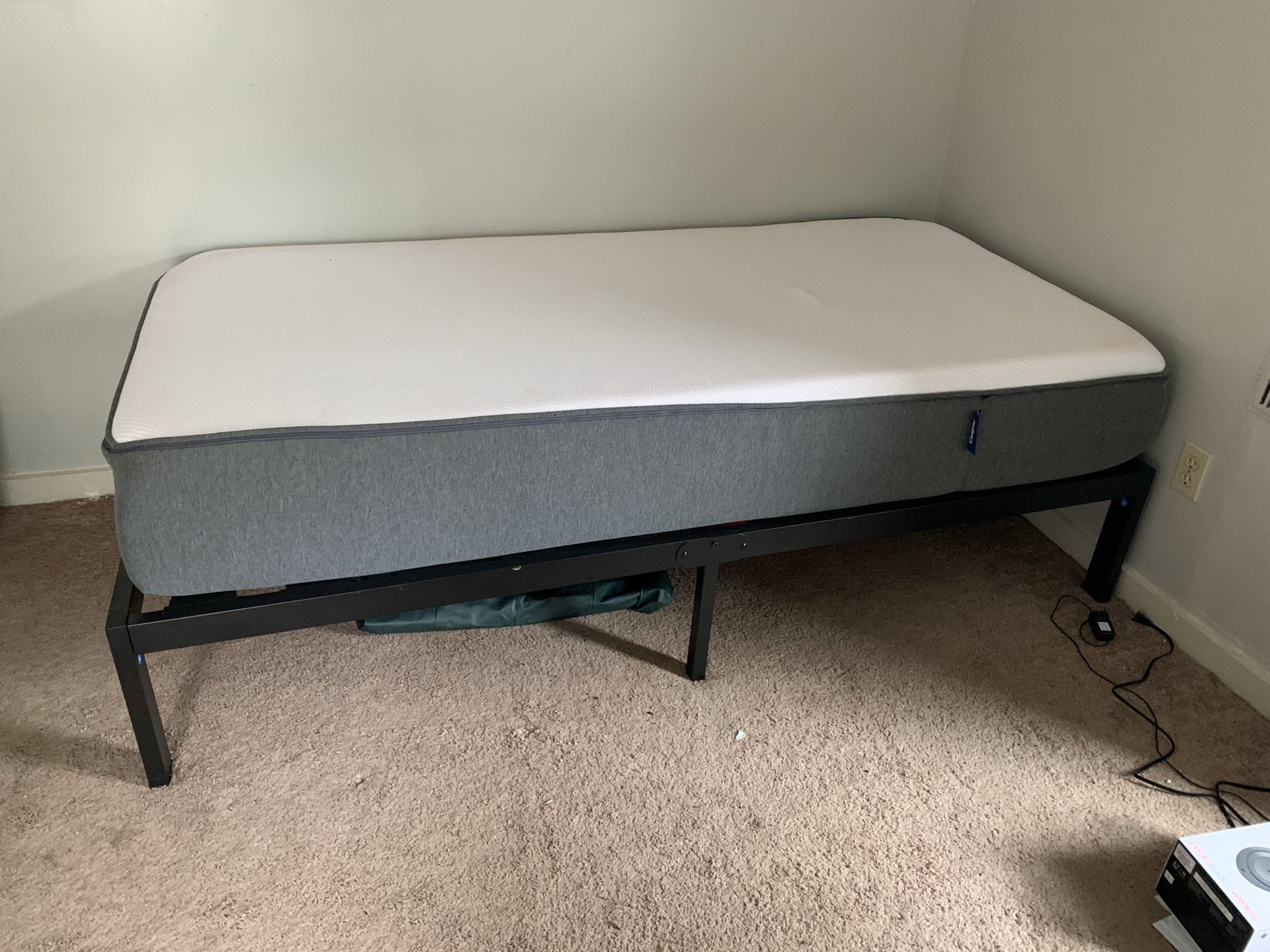 Twin size casper mattress / Twin size bed frame