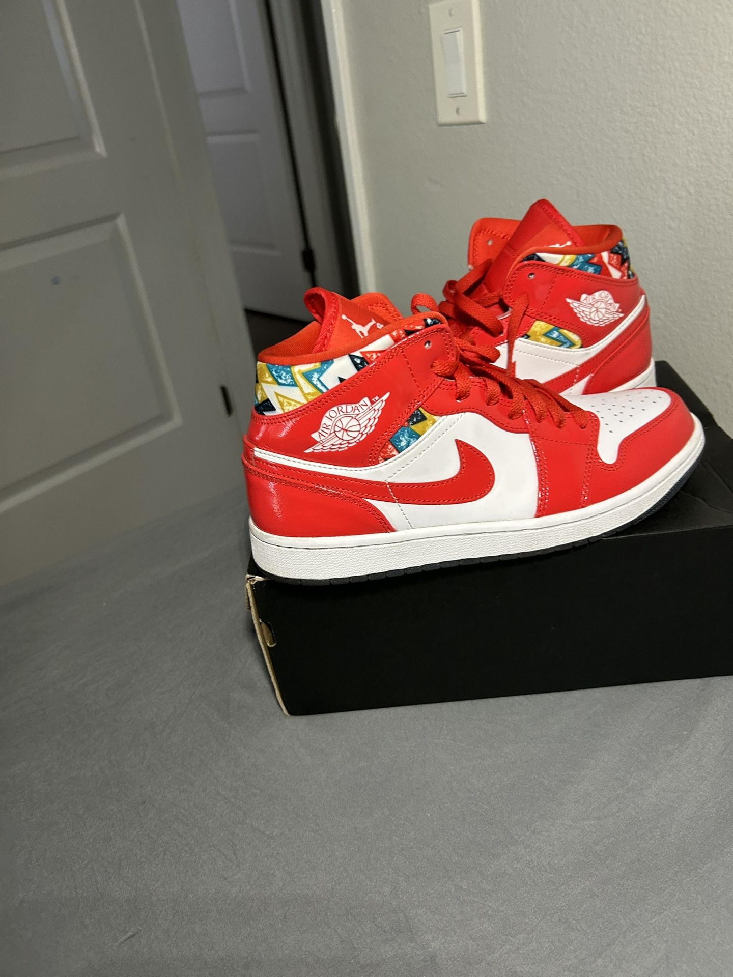 Jordan 1 Mid Barcelona Sweater Red Patent 