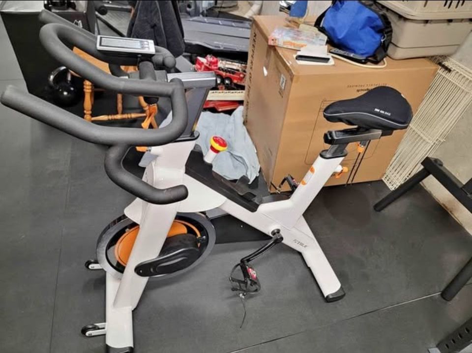 TRUE Stationary Exercise Bike