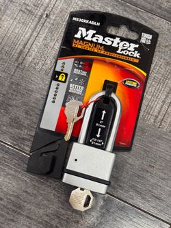 Master lock Heavy Duty Outdoor Padlock with Key, 1-3/4 in. Wide candado largo para exteriores      Fe6)