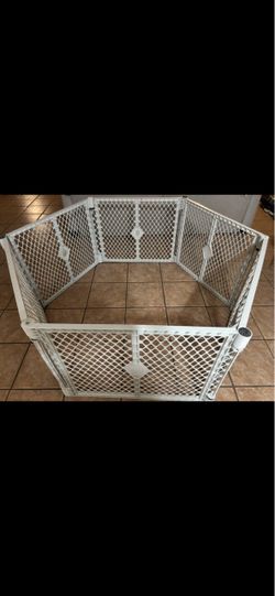 North States Superyard 6 Panels Gate (great condition)