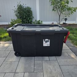 Sterilite 40 Gallon, 160ct, 151L Wheeled Plastic Storage Tote, Black*** 