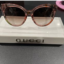 Women’s Gucci glasses