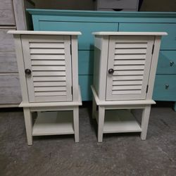 Set of 2 Cream / Off White Nightstands