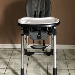 LIKE NEW GRACO 3 IN 1 CONVERTIBLE HIGH CHAIR!!!!