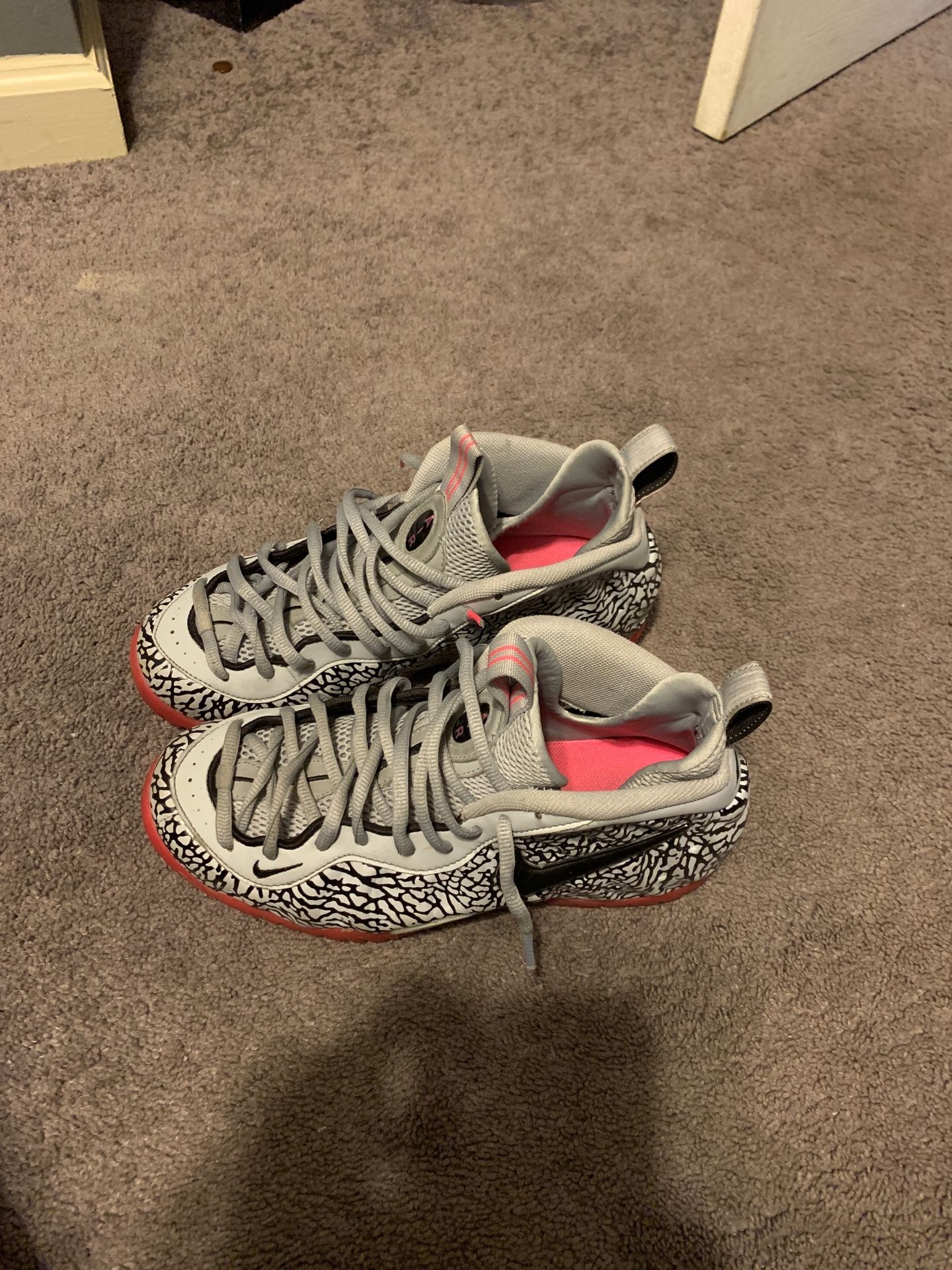 Pink elephant foams 10.5