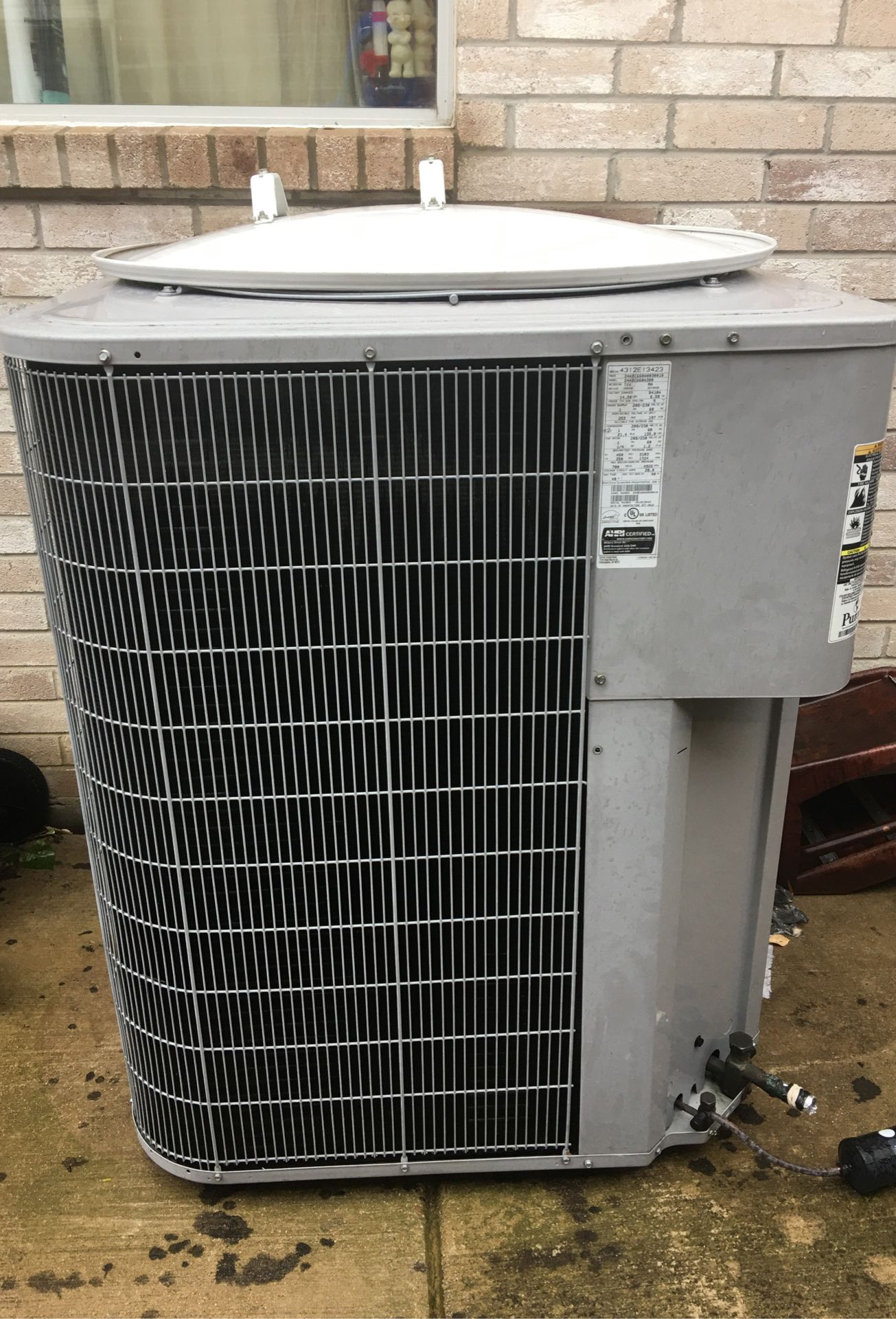 5 tons AC unit (CARRIER) used normal tear and wear