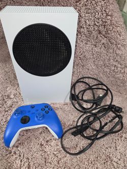 Xbox Series S + Controller + Cords - Works
Great