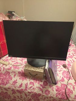 Monit and 2 keyboards 1 new