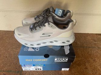Skechers Max Cushioning Glidestep - Men’s size 9.5